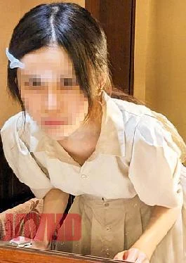 10-011825-01 Real face amateur: A very slim and slender girl who is beautiful even without
