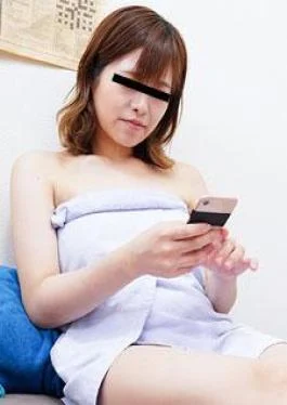 10-110324-01 Busy girl gives vacuum blowjob while messaging