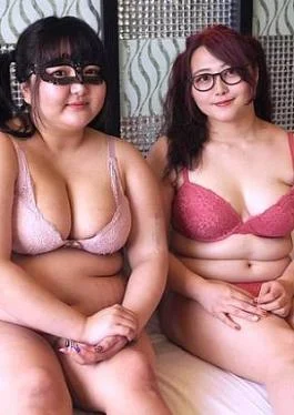 FC2PPV-4502420 Chubby big orgy (4P) Erotic high-speed grind cowgirl position VS weighty pile driving cowgirl