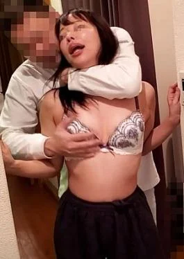 FC2PPV-4605992 Personal A wife who was sucked in her mouth in the hallway in front