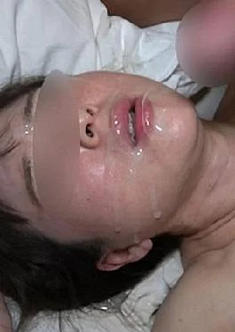 FC2PPV-4722202 Uncensored Face Revealed A 50-year-old MILF In A Miniskirt And Glasses Pretending To Be