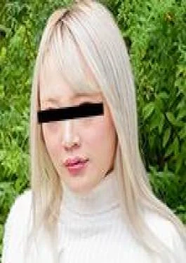PA-111624-100 A blonde mature woman who remembers her days in adult videos and comes to